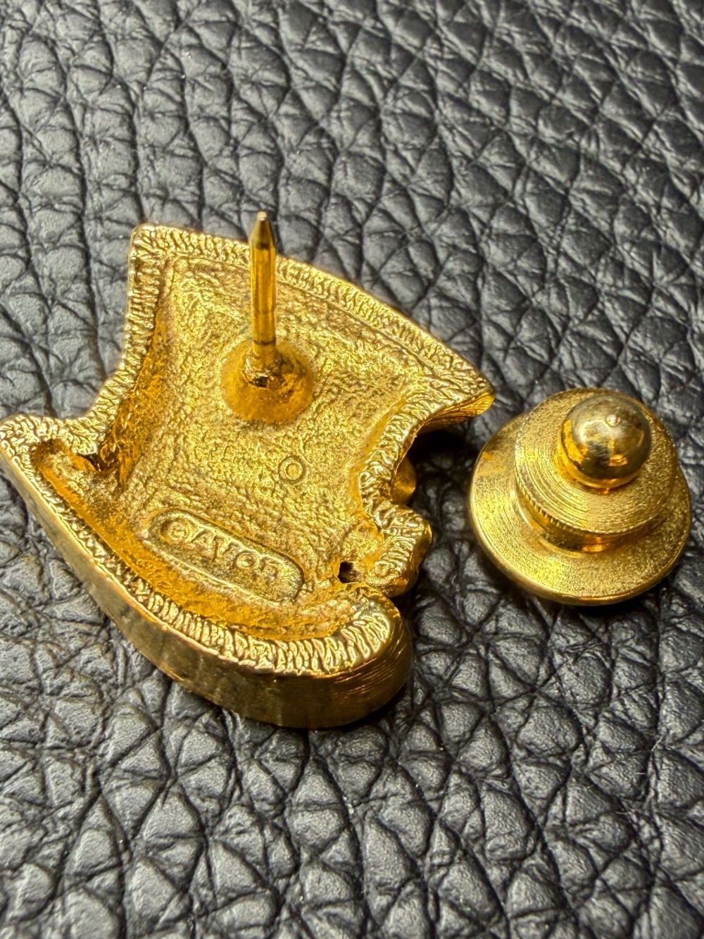 Vintage Avon Gold Tone Leprechaun Hat Pin w/Green Enameled Shamrock & Crystal 1" - Picture 7 of 9